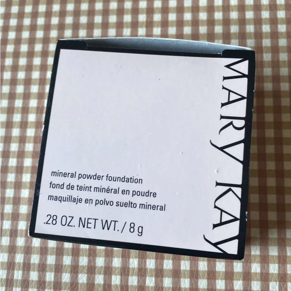 MARY KAY MINERAL‎ POWDER FOUNDATION.NWT DISCONTINUED. NEW. BRONZE 3